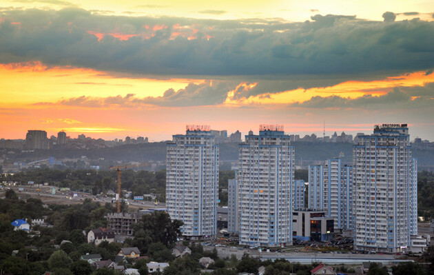 Квартири у Києві: за даними Держстату житло не будується, а навпаки - зникає 