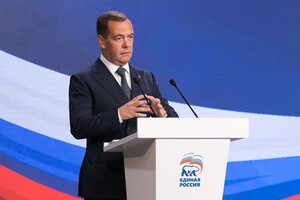 Медведев угрожает Украине “судным днем” за Крым