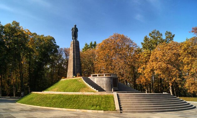 Памятник Шевченко в Каневе не могут защитить от возможных ракетных ударов