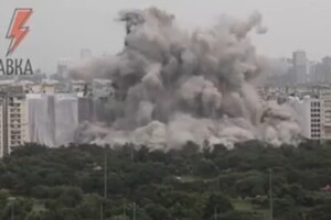 В Индии взорвали два стометровых небоскреба, построенные нелегально