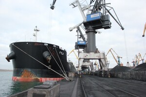 ЕС может разрешить импорт российского угля и древесины – Bloomberg