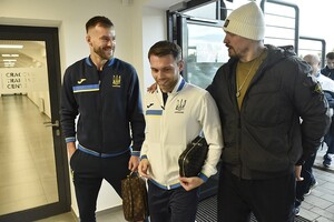 Усик посетил расположение сборной Украины перед матчем с Шотландией