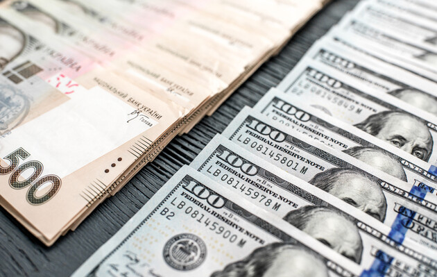 НБУ вдвоє збільшив ліміт на покупку безготівкової валюти для громадян
