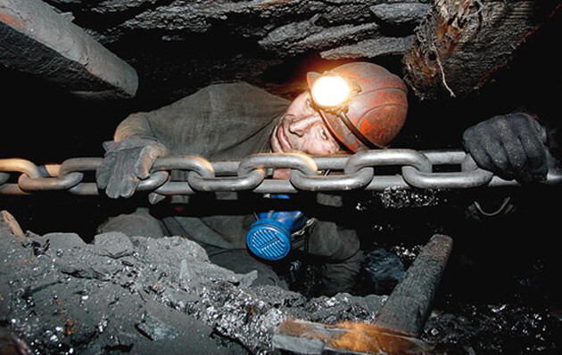 На Днепропетровщине спасают шахтеров, которые в результате ракетных ударов остались под землей