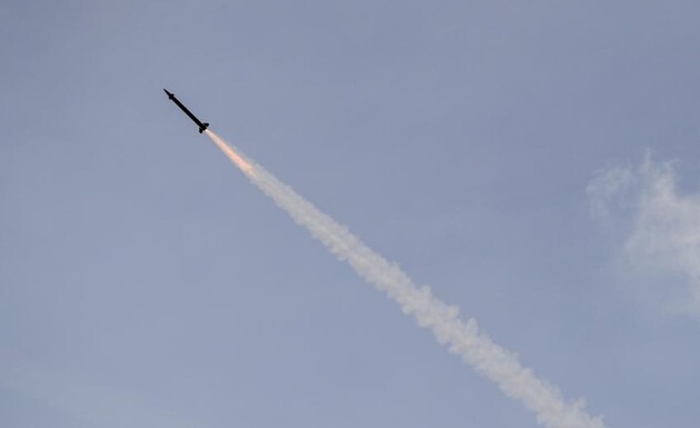Militärische Luftverteidigung schoss fünf russische Raketen im Westen und Süden der Ukraine ab