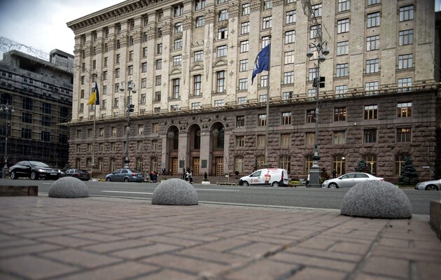 В Киеве на остановках общественного транспорта появятся укрытия для пассажиров