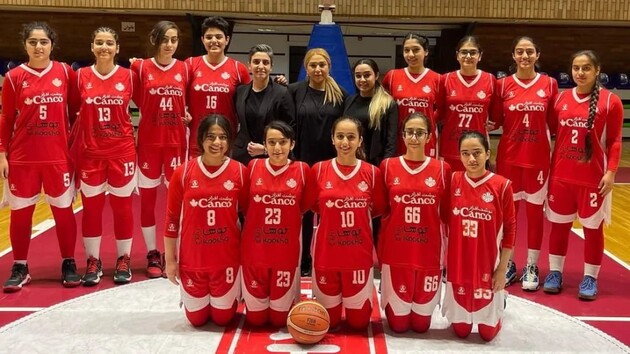 Иранские баскетболистки сфотографировались без хиджабов в знак солидарности с протестующими против правящих клерикалов