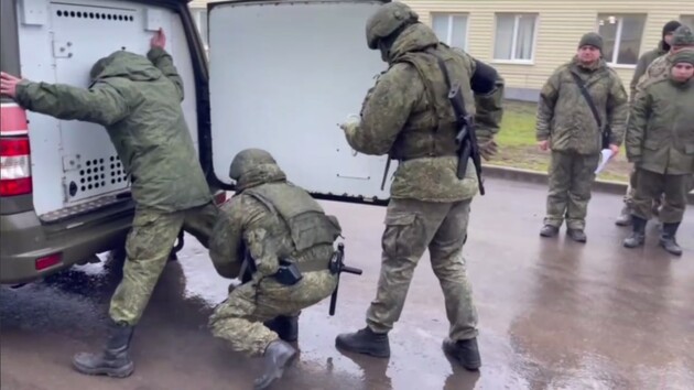 Demonstrative Festnahme von Mobilverweigerern aus der Russischen Föderation: Videobeweis aufgetaucht