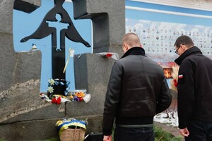 Премьер Польши почтил память жертв Голодомора