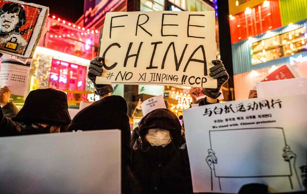 Протести в Китаї: Сі Цзіньпін спіткнувся об політику «нульового COVID-19»