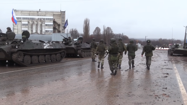 Оккупантов в Луганской области в SMS предупреждают об 