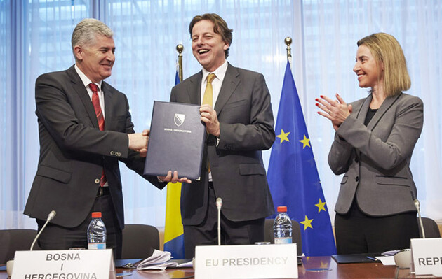 ЕС согласовал предоставление Боснии и Герцеговине статуса кандидата 