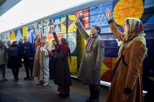 Поезд Святого Николая везет по Украине 33 тысячи подарков для детей с деоккупированных территорий