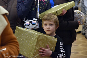 В Киеве прошла благотворительная акция «Подари детям Украины Рождество»