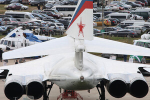 Бомбардировщики Ту-160 и Ту-22М3 из 