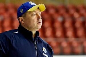 Главный тренер сборной Украины по хоккею сделал вбрасывание шайбы перед матчем НХЛ