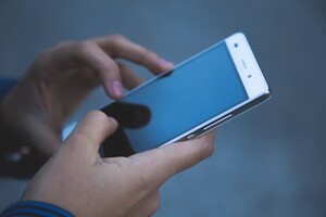 На випадок блекауту: п'ять способів швидко зарядити телефон