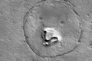 Космічний ведмідь: на Марсі знайшли кратер незвичайної форми