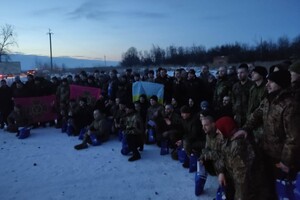 Обмен пленными: домой едут 100 военных Украины и один гражданский