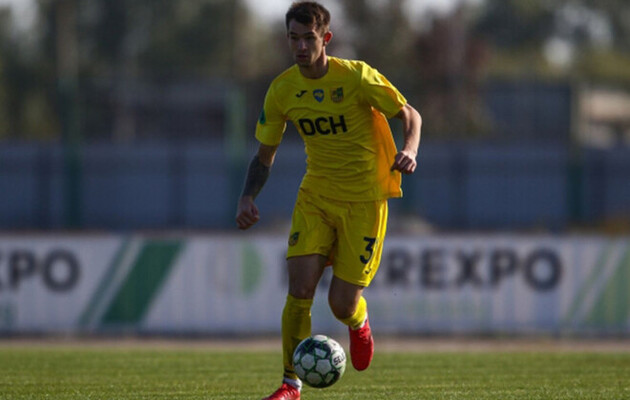 Украинский футболист забил невероятный гол со своей половины поля