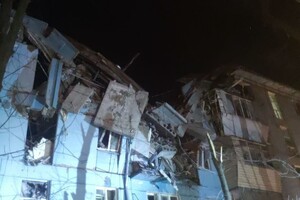 Окупанти влучили в багатоповерхівку у Запоріжжі – відео зі зруйнованої квартири 