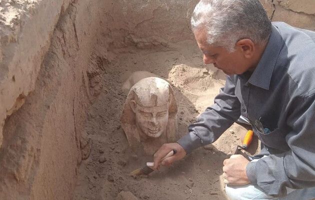  Archaeologists found an unusual statue of a sphinx in Egypt