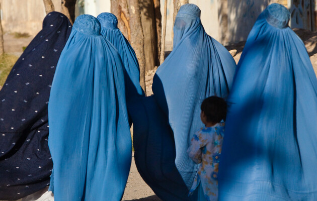 ООН предупреждает о сокращении помощи Афганистану из-за притеснений женщин в стране