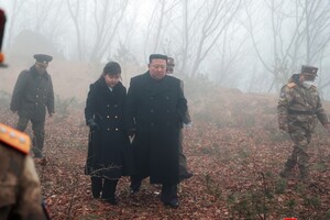 Ким Чен Ын с дочерью пришел на ядерные испытания и пугает ударом США и Южную Корею