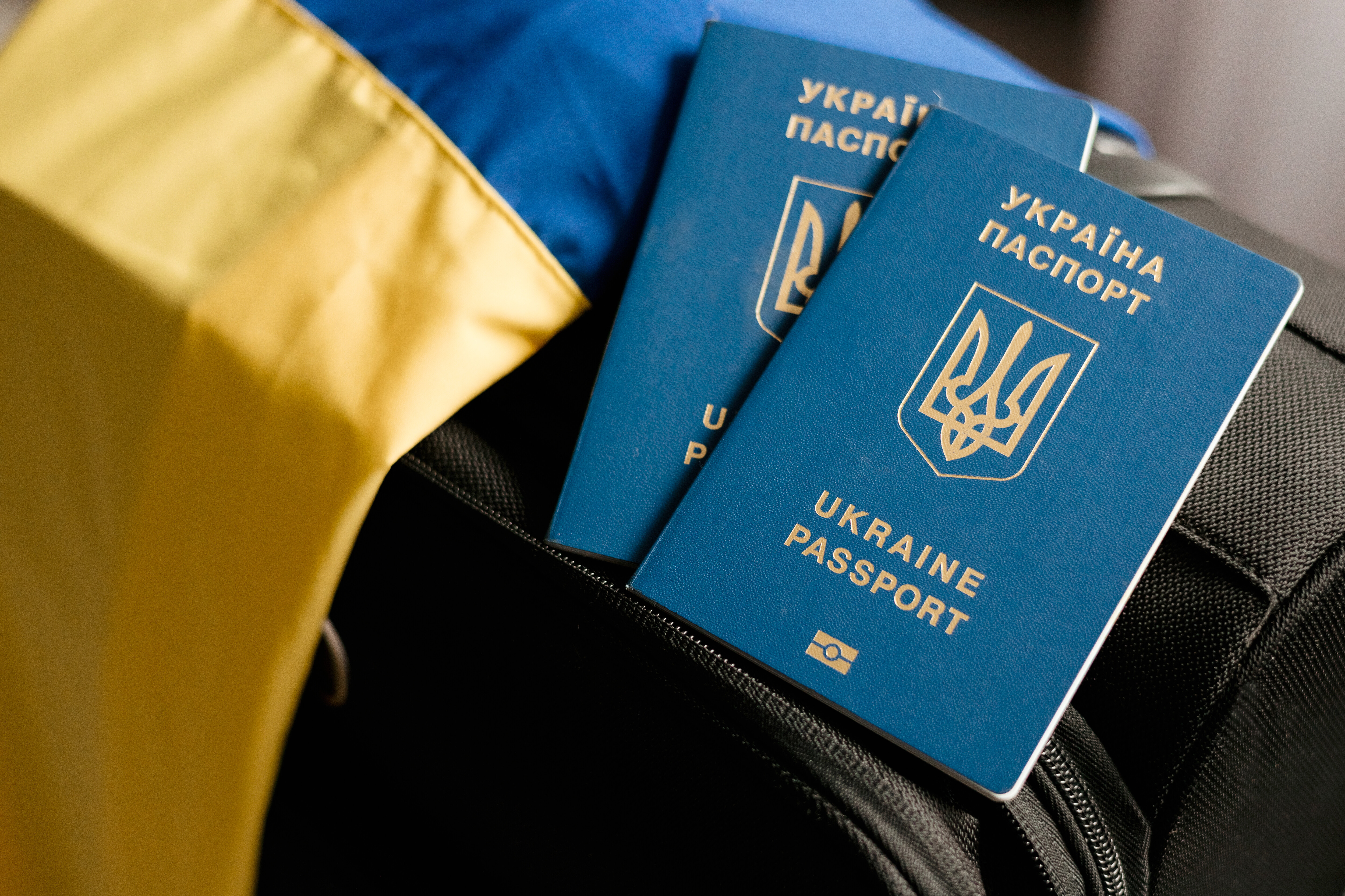 Важный документ: как продлить действие загранпаспорта за пределами Украины