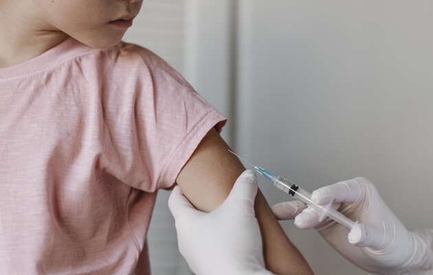 В Минздраве призвали родителей делать детям профилактические прививки