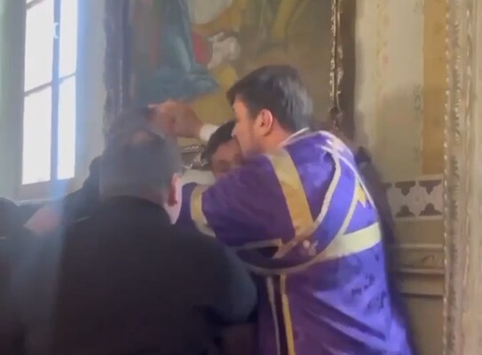 Священника УПЦ МП, избившего военного в Хмельницком, объявили в розыск