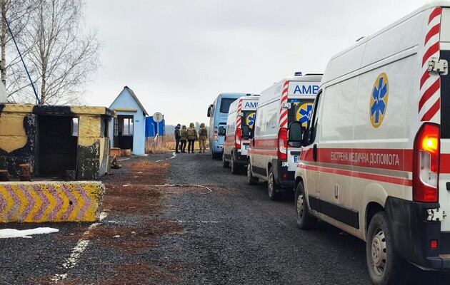 Украина безо всяких условий передала России еще пятерых тяжелораненых пленных