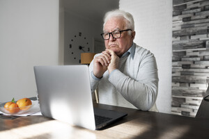 Пенсионерам придется отстоять очередь даже для онлайн-регистрации в ПФУ