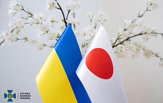 Япония дает $400 млн на восстановление Украины