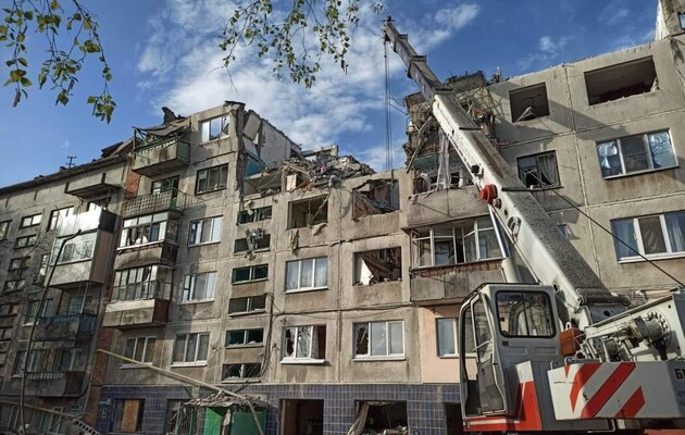 В Славянске до сих пор продолжаются поисково-спасательные работы. Под завалами могут быть еще четыре человека