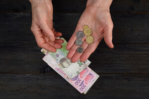 В Украине значительные проблемы с выплатами пенсионерам: как их решить