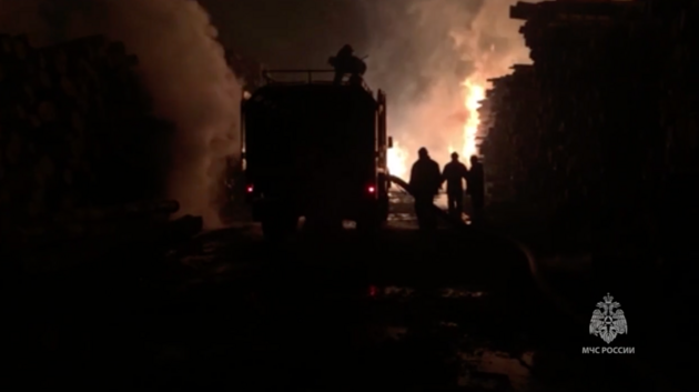 Россия пылает: на Урале в случайном пожаре сгорело целое село