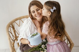 День матери: поздравления в прозе и открытки