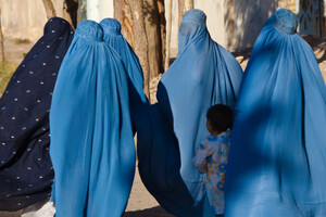 Афганские женщины протестуют против признания правительства Талибана