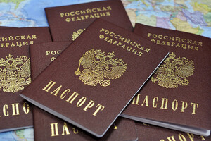 На оккупированных территориях захватчики заставляют украинцев брать российские паспорта