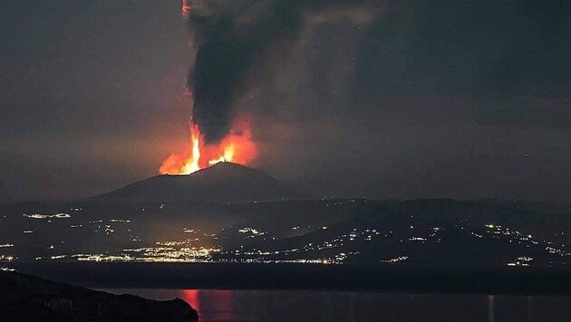Извержение вулкана в Италии приостановило работу одного из аэропортов 