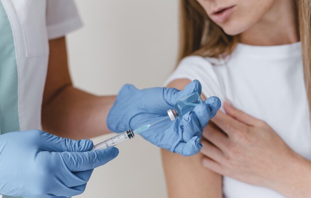 Вакцинация в Украине: прививки против каких болезней нужно делать взрослым и детям