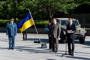 Япония передала Украине 100 военных автомобилей и 30 000 сухпайков