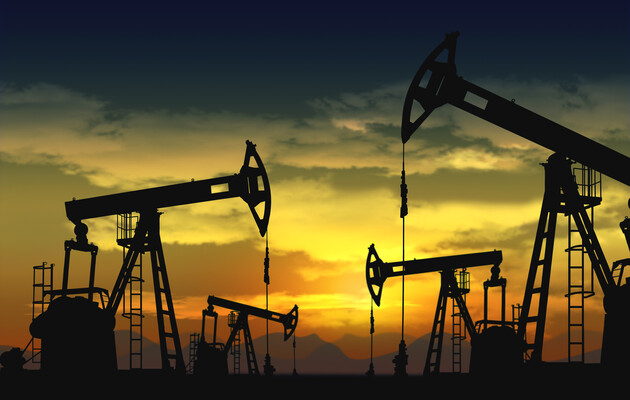 Нефть выросла в цене из-за плана Саудовской Аравии углубить сокращение добычи с июля