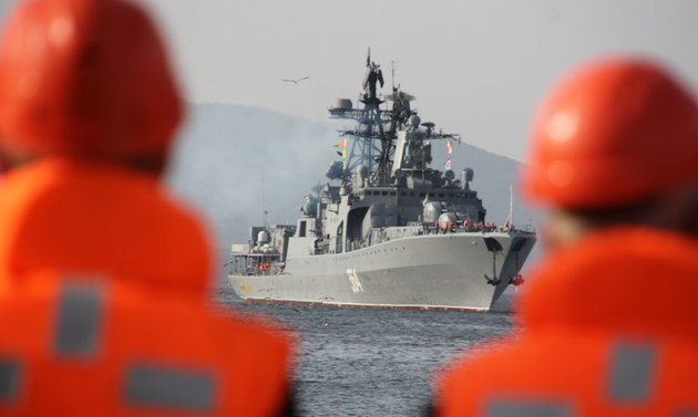 Россия начала военные учения в Балтике, где проходят учения НАТО