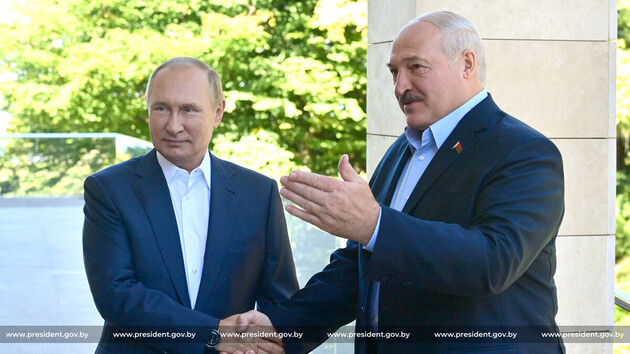 РФ начнет размещать в Беларуси ядерное оружие в июле - Путин