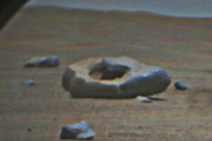 «Куриный бог»: Perseverance нашел на Марсе необычный камень