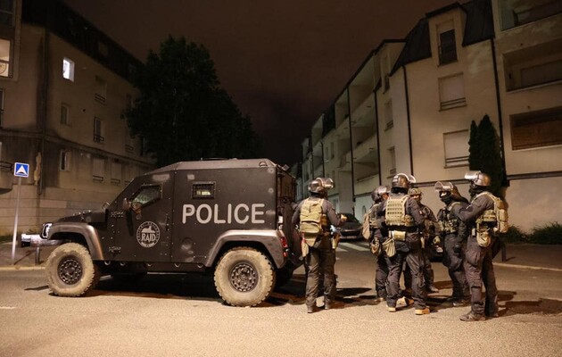 Во Франции арестовано более 1300 человек после четвертой ночи протестов