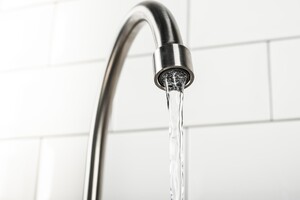 Повышение тарифов на воду: эксперт рассказал, почему НКРЭКУ может отменить это решение
