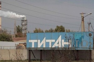 На территории «Крымского титана» россияне разместили склады боеприпасов – СМИ